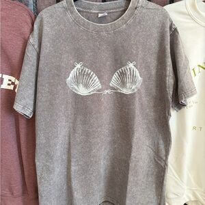 Seashell bra & bow graphic tee acid wash